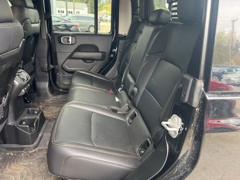 Used 2025 Jeep Gladiator Sport image 7