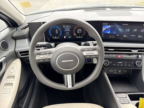 Used 2025 Hyundai Sonata SEL FWD image 14