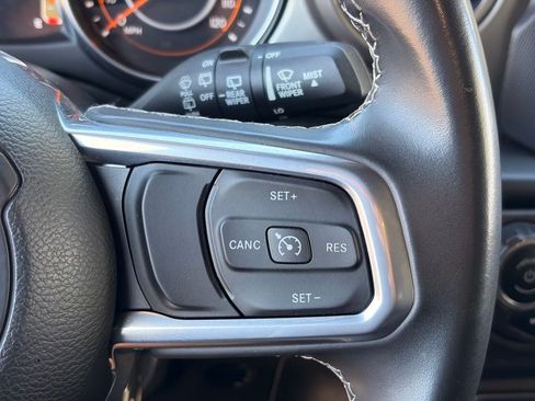 Used 2022 Jeep Wrangler Unlimited Sahara AWD/4WD image 28