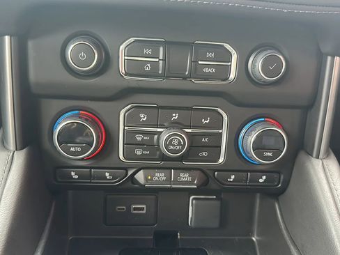 Used 2023 Chevrolet Suburban LT image 22