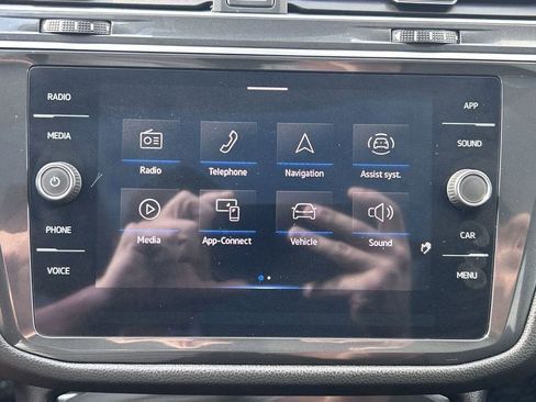 Certified 2023 Volkswagen Tiguan SE w/ Panoramic Sunroof Package FWD image 15