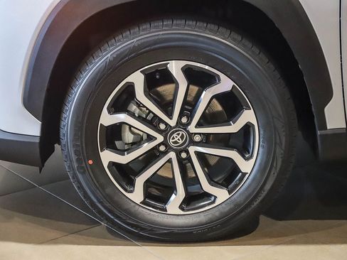 Certified 2024 Toyota Corolla Cross XLE w/ Convenience Package FWD image 9