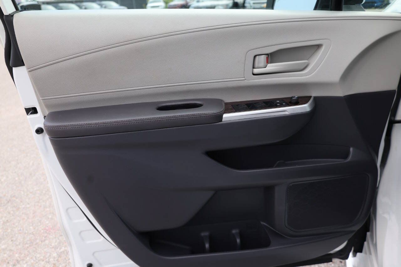 Used 2022 Toyota Sienna LE FWD image 12