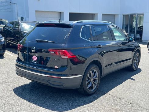 Used 2023 Volkswagen Tiguan SE w/ Panoramic Sunroof Package AWD/4WD image 2