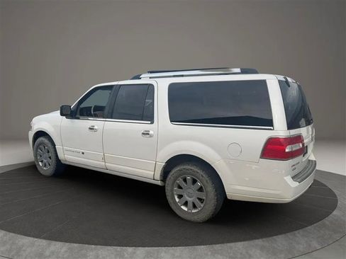 Used 2012 Lincoln Navigator L 4WD image 3