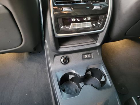 Used 2022 BMW X7 M50i w/ Luxury Seating Package image 10