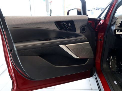 Used 2025 Cadillac Optiq Sport 2 w/ LPO, Floor Liner Package AWD/4WD image 27