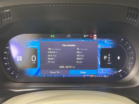 Certified 2024 Volvo XC60 B5 Plus AWD/4WD image 11
