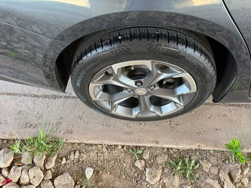 Used 2020 Chevrolet Malibu LT image 28