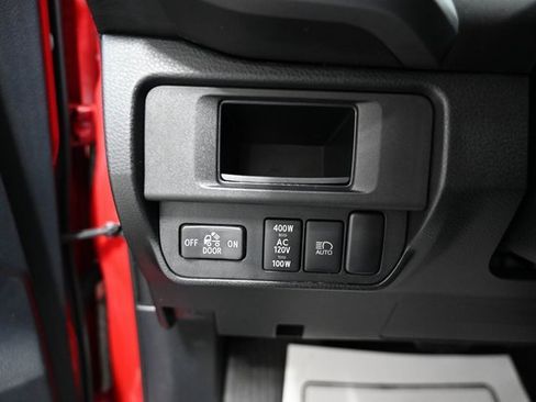 Used 2018 Toyota Tacoma TRD Off-Road image 24