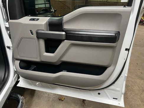 Used 2015 Ford F150 XLT AWD/4WD image 29