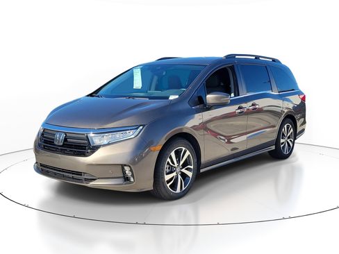 Used 2023 Honda Odyssey Touring image 3
