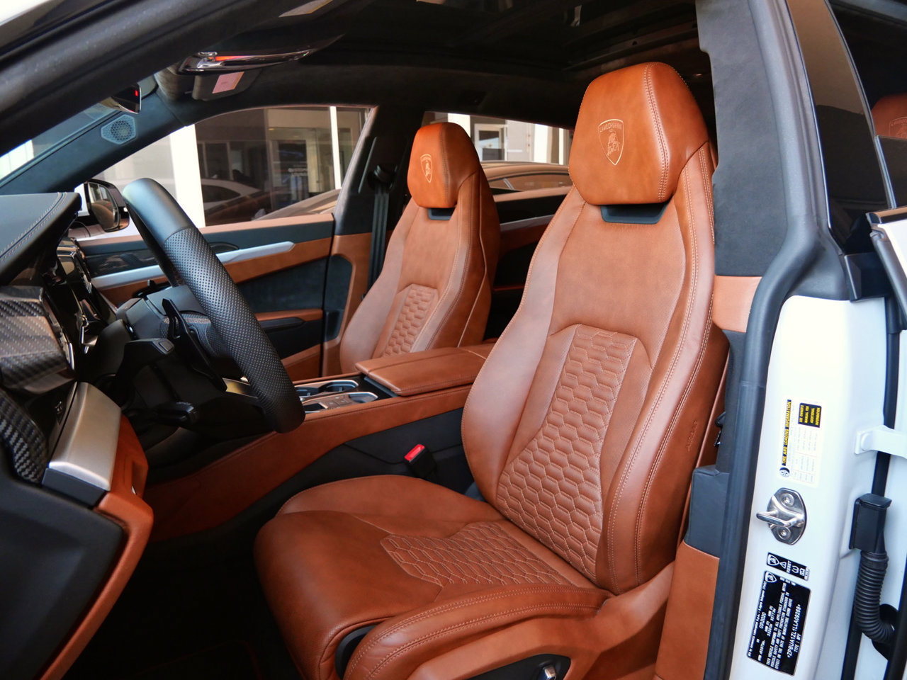 Used 2020 Lamborghini Urus AWD/4WD image 16