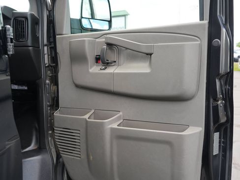 Used 2016 Chevrolet Express 3500 Extended RWD image 21