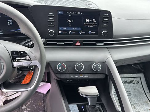 Used 2025 Hyundai Elantra SE image 19