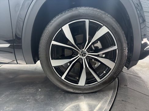 Used 2024 Volkswagen Atlas Cross Sport SEL Premium R-Line image 9