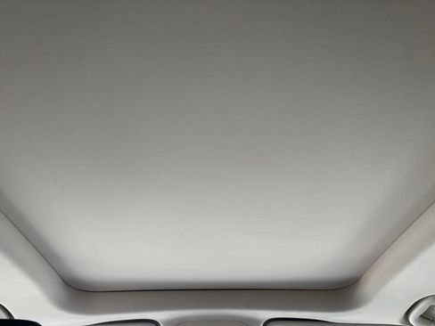 Used 2022 Buick Envision Avenir w/ Technology Package II FWD image 8