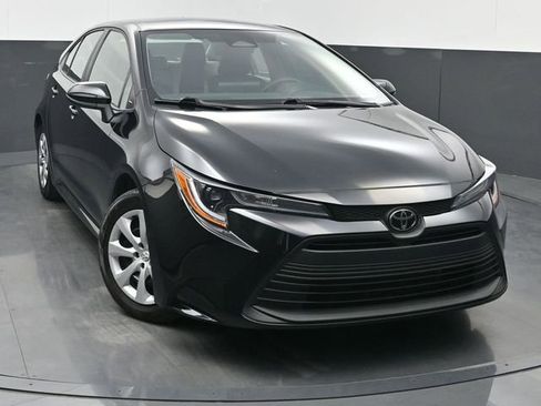Used 2024 Toyota Corolla LE image 1