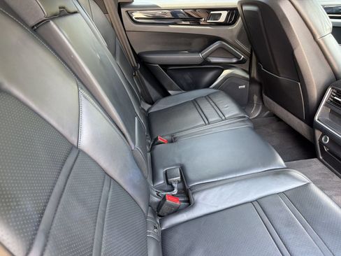Used 2021 Porsche Cayenne AWD/4WD image 28