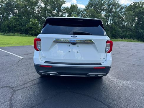 Used 2020 Ford Explorer XLT w/ Equipment Group 202A AWD/4WD image 8