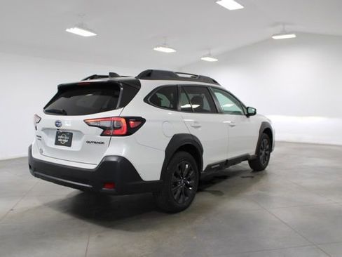Used 2025 Subaru Outback Onyx Edition AWD/4WD image 11