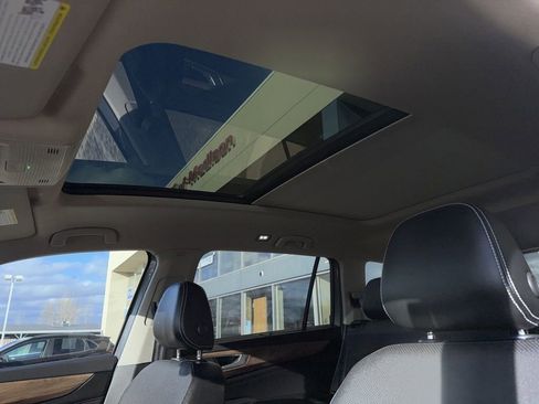 Certified 2024 Volkswagen Atlas SE w/ Panoramic Sunroof Package image 15