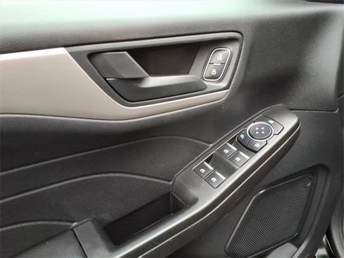 Used 2022 Ford Escape SE w/ Cold Weather Package image 8