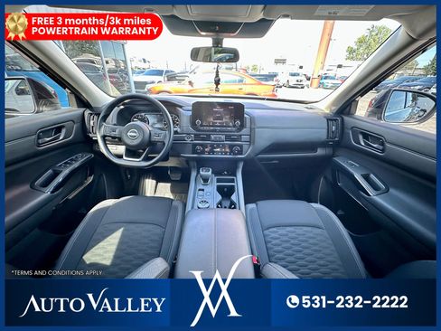 Used 2024 Nissan Pathfinder S image 27