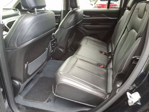 Used 2023 Jeep Grand Cherokee Limited w/ Black Appearance Package AWD/4WD image 23