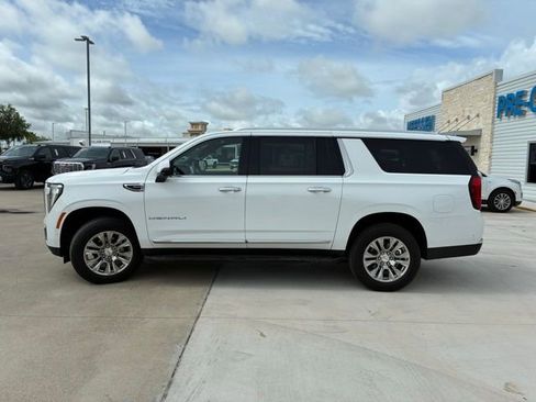 Used 2025 GMC Yukon XL Denali AWD/4WD image 6