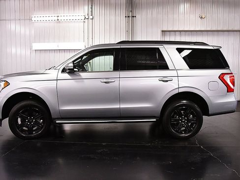 Used 2021 Ford Expedition XLT image 4