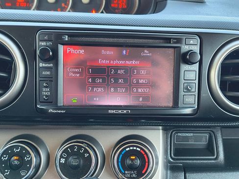 Used 2015 Scion xB FWD image 12