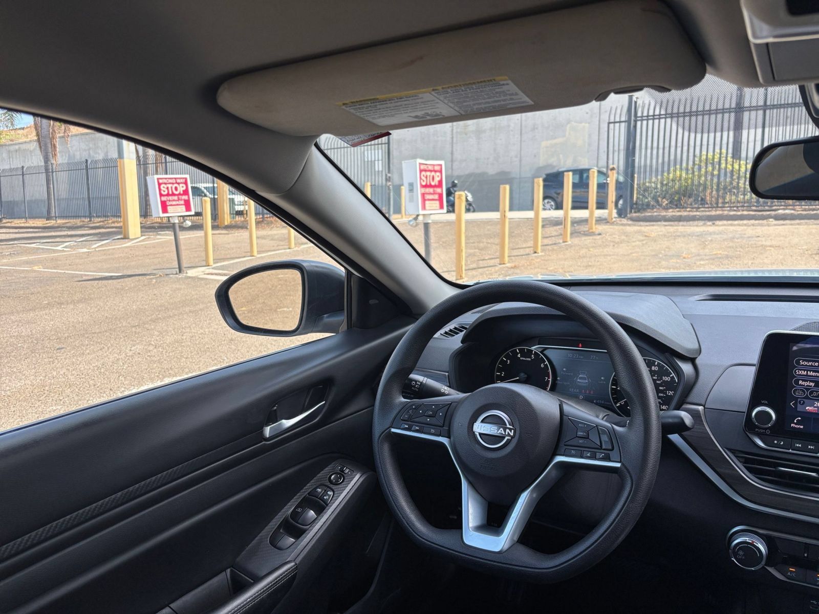 Used 2025 Nissan Altima 2.5 SV FWD image 33