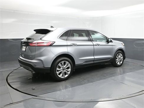 Used 2024 Ford Edge Titanium image 11