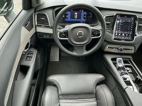 Used 2025 Volvo XC90 T8 Ultra w/ Protection Package Premier AWD/4WD image 5
