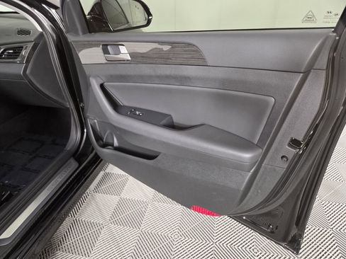 Used 2019 Hyundai Sonata Limited w/ Ultimate Package 04 FWD image 32