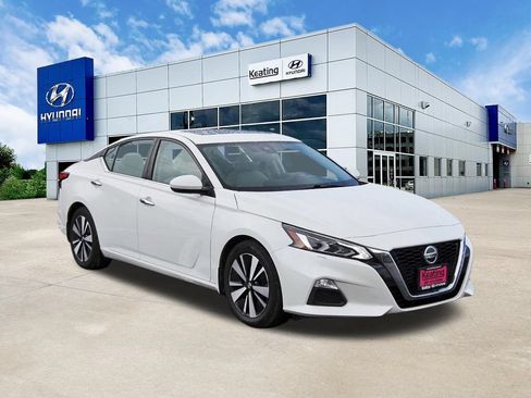 Used 2022 Nissan Altima 2.5 SV w/ SV Premium Package FWD image 3