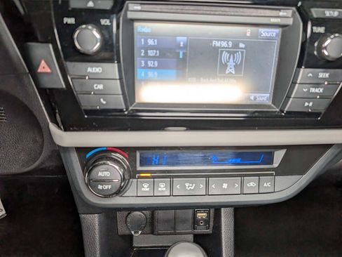 Used 2016 Toyota Corolla LE image 29