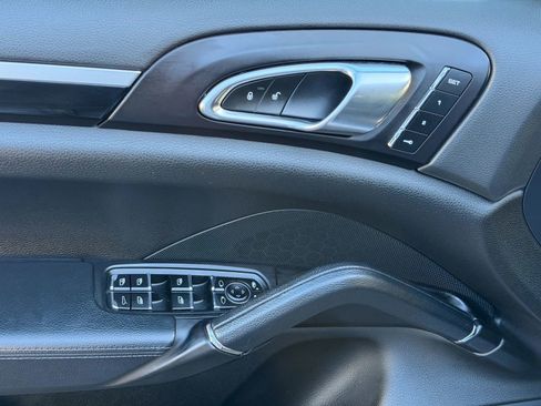 Used 2016 Porsche Cayenne S image 30
