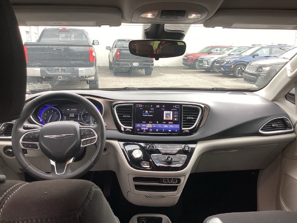 Used 2022 Chrysler Voyager LX FWD image 26