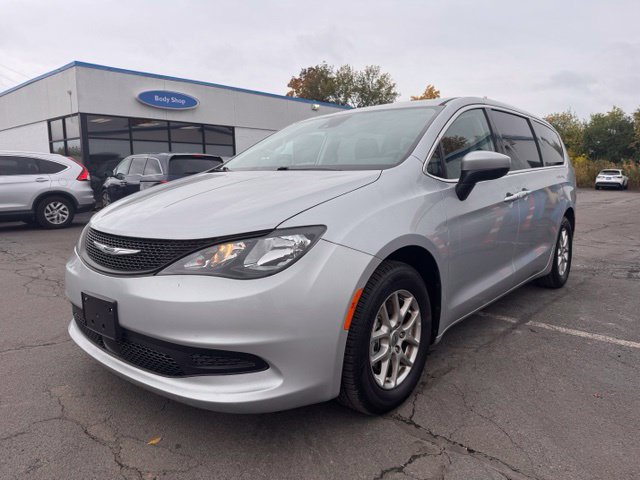 Used 2023 Chrysler Voyager LX FWD image 5
