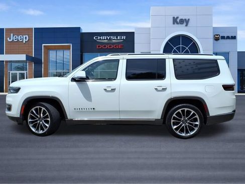Used 2022 Jeep Wagoneer Series III w/ Premium Group I AWD/4WD image 2