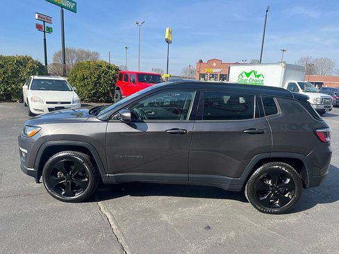 Used 2018 Jeep Compass Latitude w/ Popular Equipment Group AWD/4WD image 5