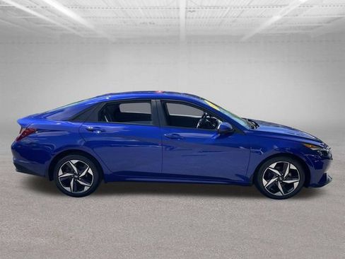 Used 2023 Hyundai Elantra SEL w/ Convenience Package FWD image 5