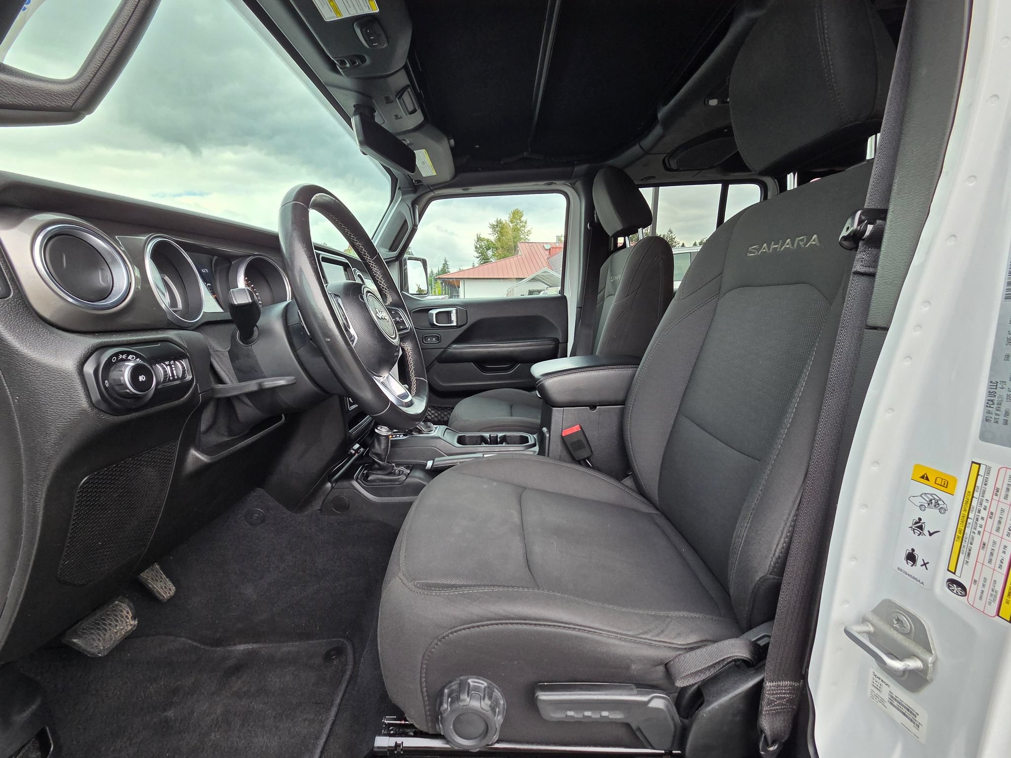 Used 2018 Jeep Wrangler Unlimited Sahara AWD/4WD image 23