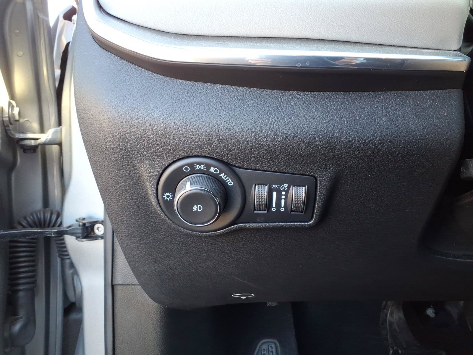 Certified 2022 Jeep Compass Limited AWD/4WD image 16