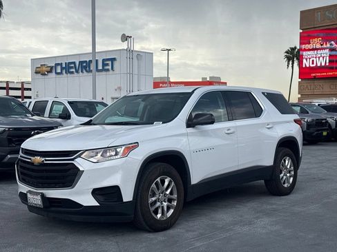 Used 2021 Chevrolet Traverse LS FWD image 1