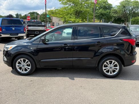 Used 2019 Ford Escape SE FWD image 2
