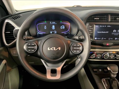 Used 2025 Kia Soul LX FWD image 5