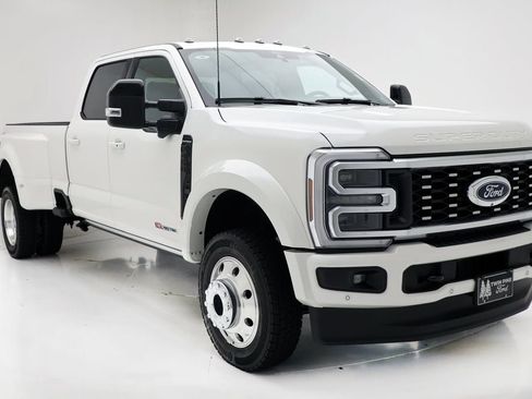 New 2026 Ford F450 Platinum w/ FX4 Off-Road Package image 5